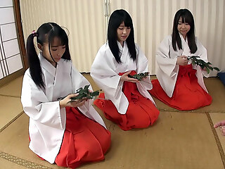 Japanese cuties in a wild outdoor encounter